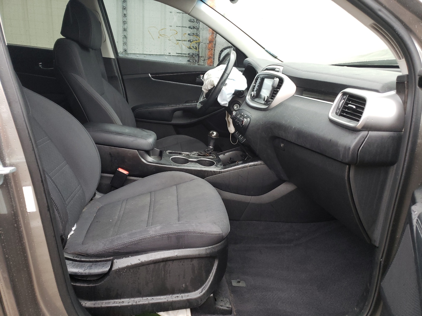 Photo 5 from auction – 2017 KIA SORENTO LX with VIN 5XYPG4A30HG239371
