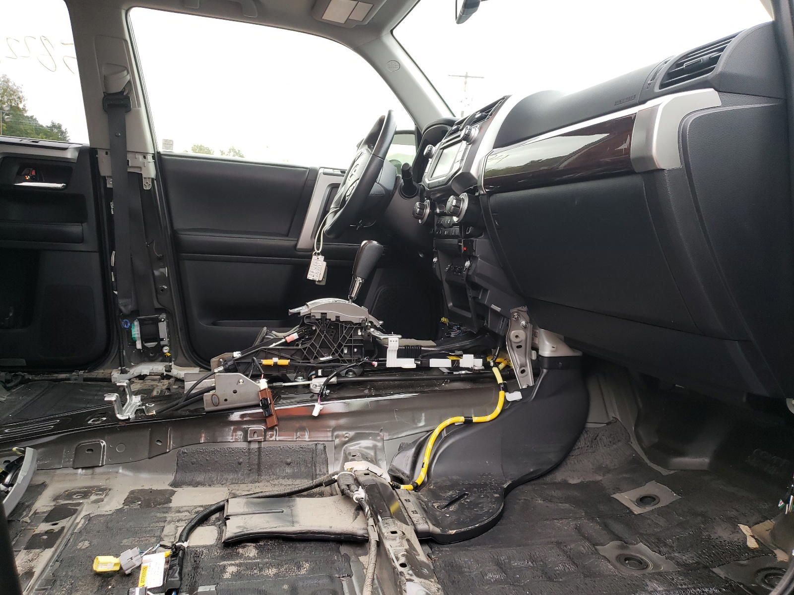 Photo 5 from auction – 2015 TOYOTA 4RUNNER SR with VIN JTEBU5JR7F5240211