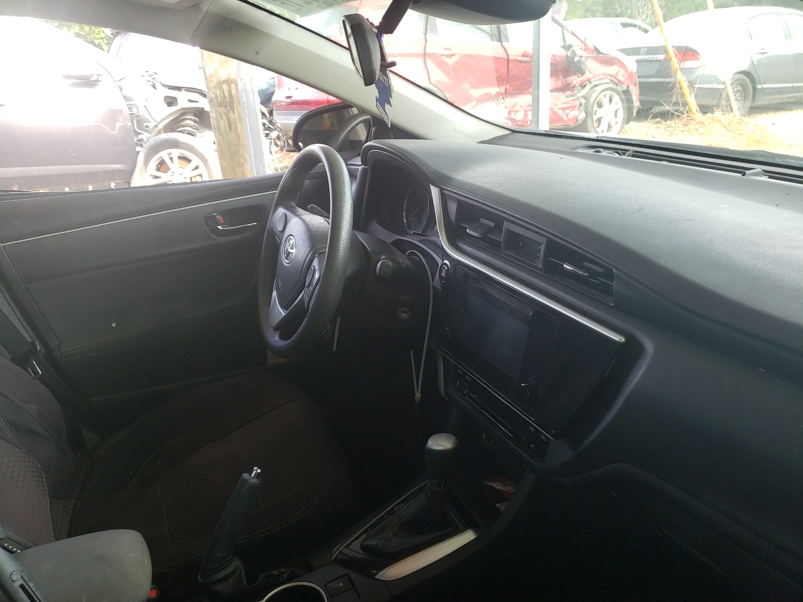Photo 5 from auction – 2019 TOYOTA COROLLA L with VIN 2T1BURHE3KC195358