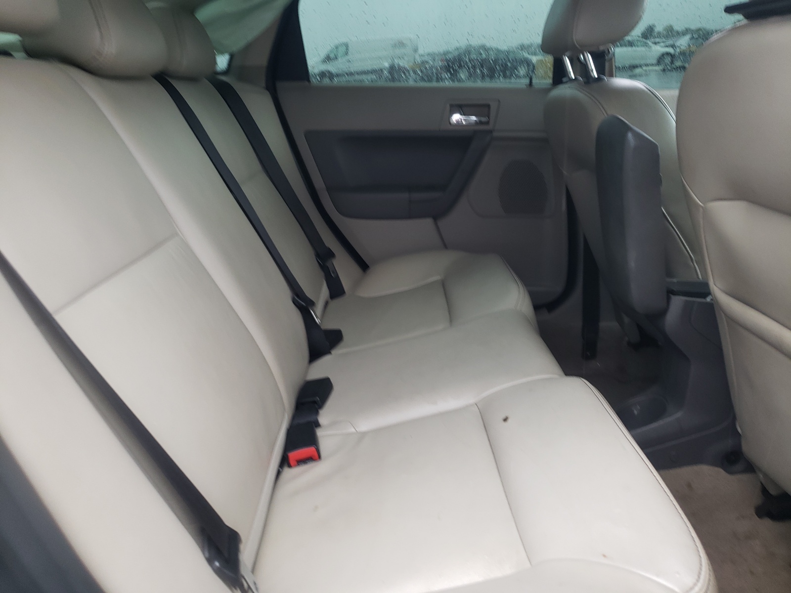 Photo 6 from auction – 2011 FORD FOCUS SEL with VIN 1FAHP3HN5BW142785