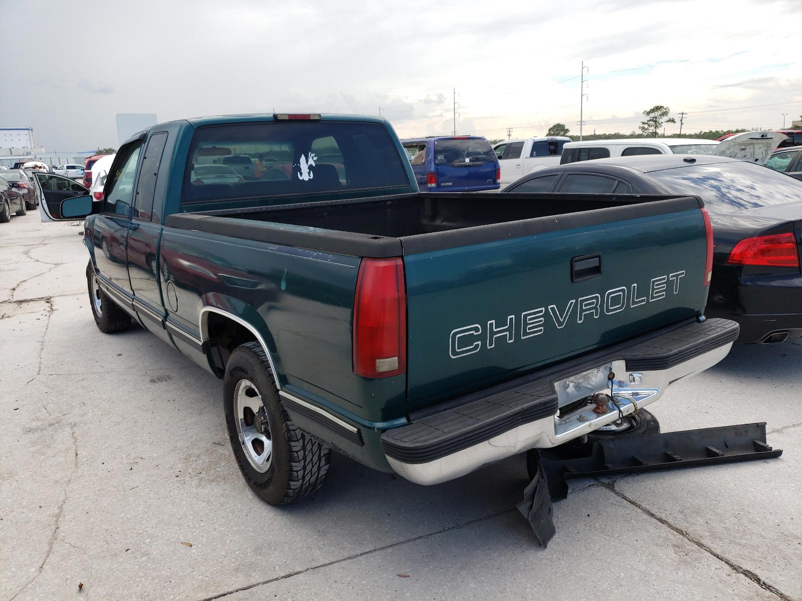 Photo 3 from auction – 1998 CHEVROLET GMT-400 C1 with VIN 1GCEC19R6WE186773