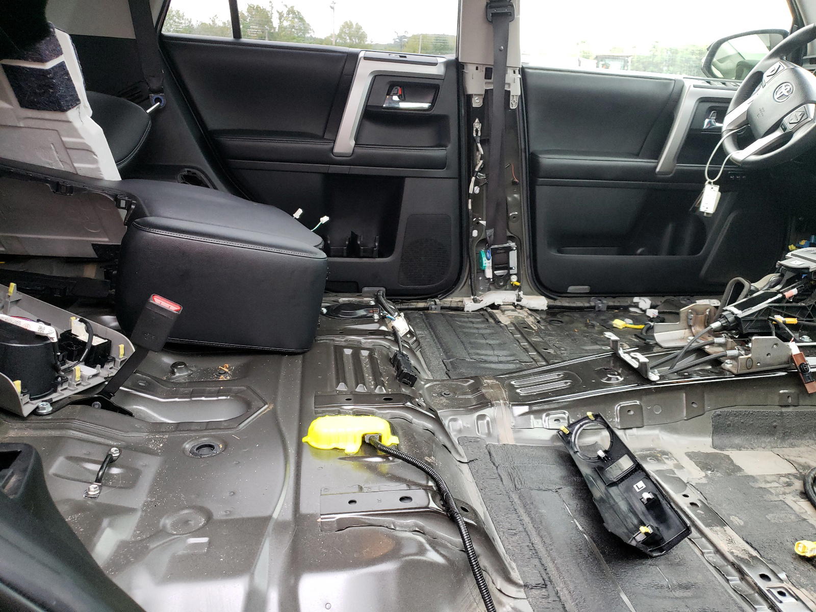 Photo 6 from auction – 2015 TOYOTA 4RUNNER SR with VIN JTEBU5JR7F5240211