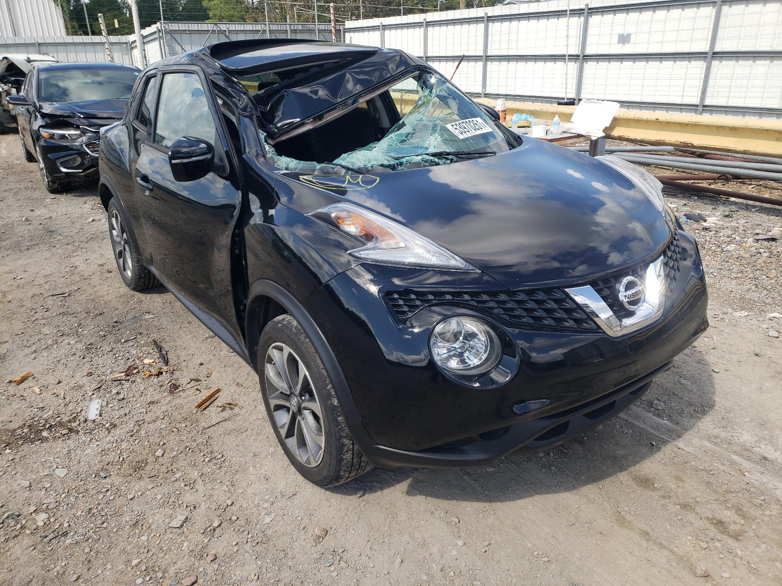 NISSAN JUKE S 2017 with VIN JN8AF5MRXHT703046 - Photo from auction