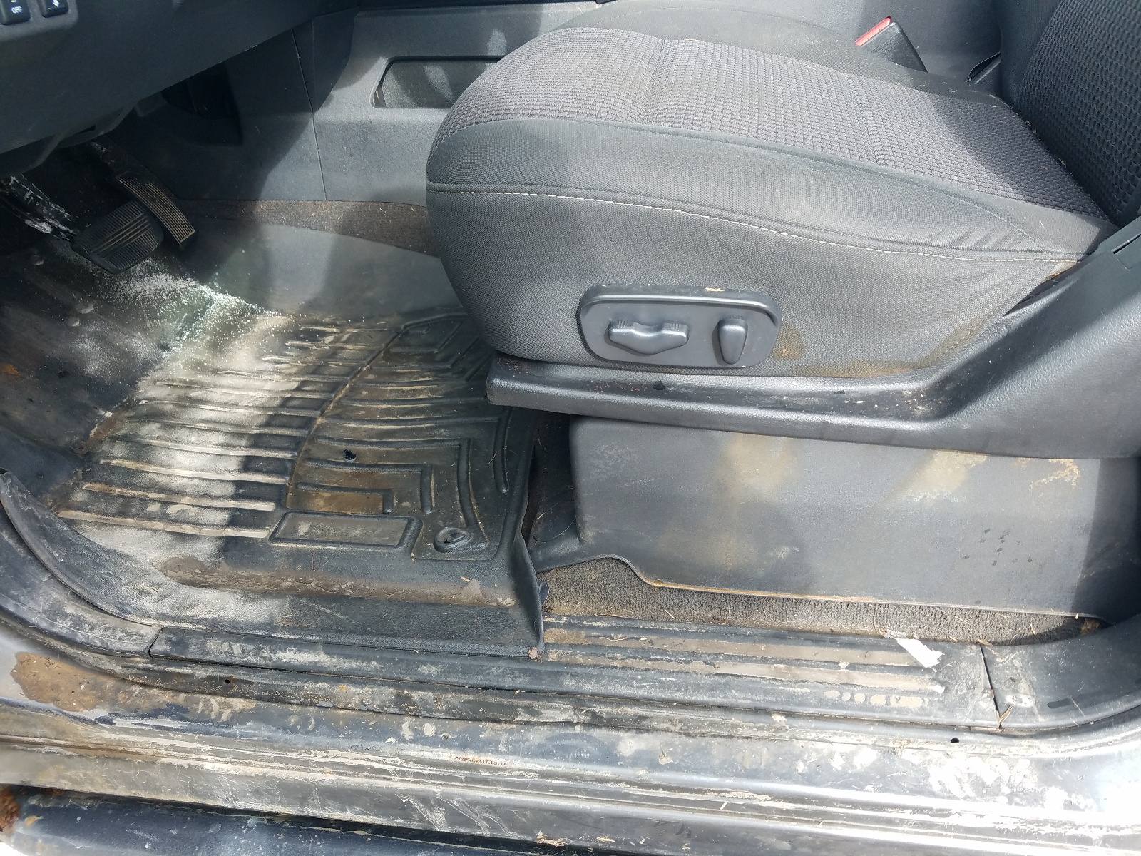 Photo 9 from auction – 2013 NISSAN TITAN S with VIN 1N6BA0EC1DN305702