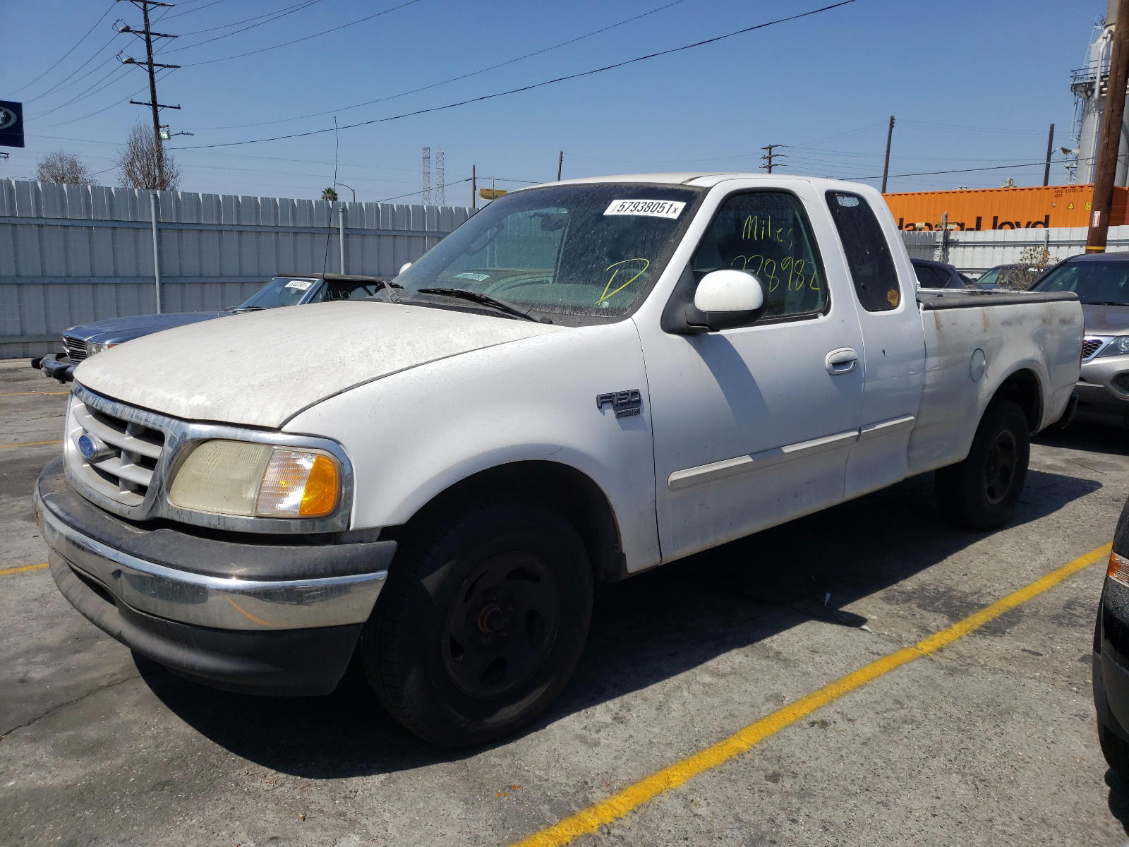 Photo 2 from auction – 2002 FORD F150 with VIN 1FTRX17W72KC52435
