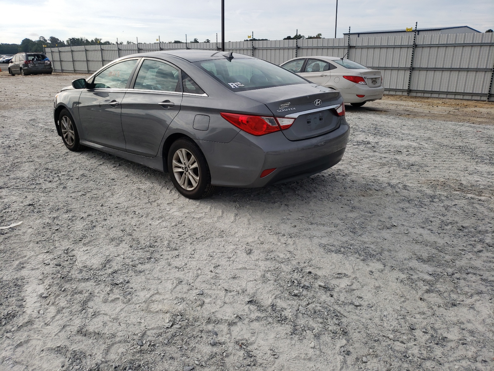 Photo 3 from auction – 2014 HYUNDAI SONATA GLS with VIN 5NPEB4AC2EH863473