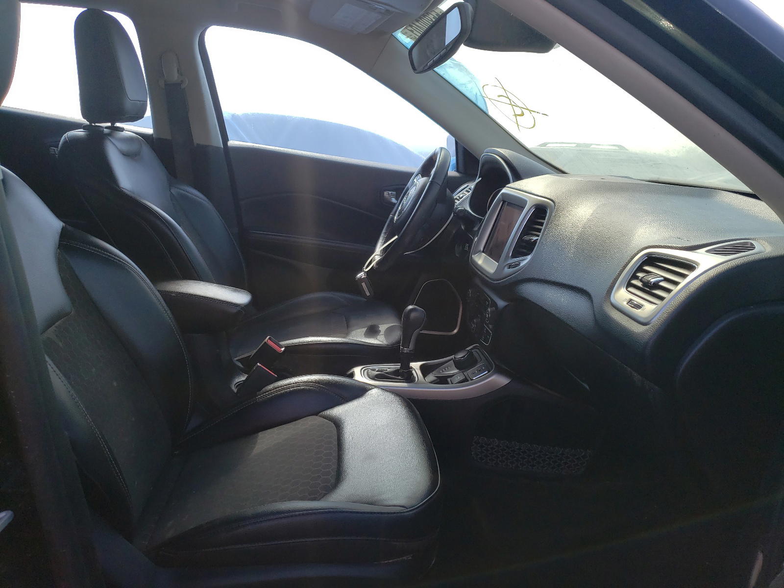 Photo 5 from auction – 2018 JEEP COMPASS LA with VIN 3C4NJDBB4JT282978