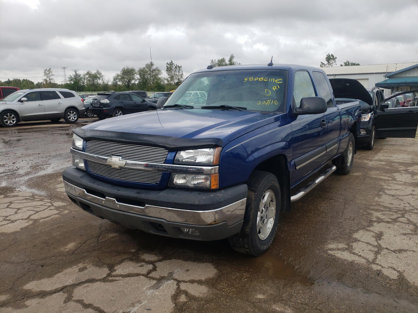Photo 2 from auction – 2004 CHEVROLET SILVERADO with VIN 1GCEK19T64E227110