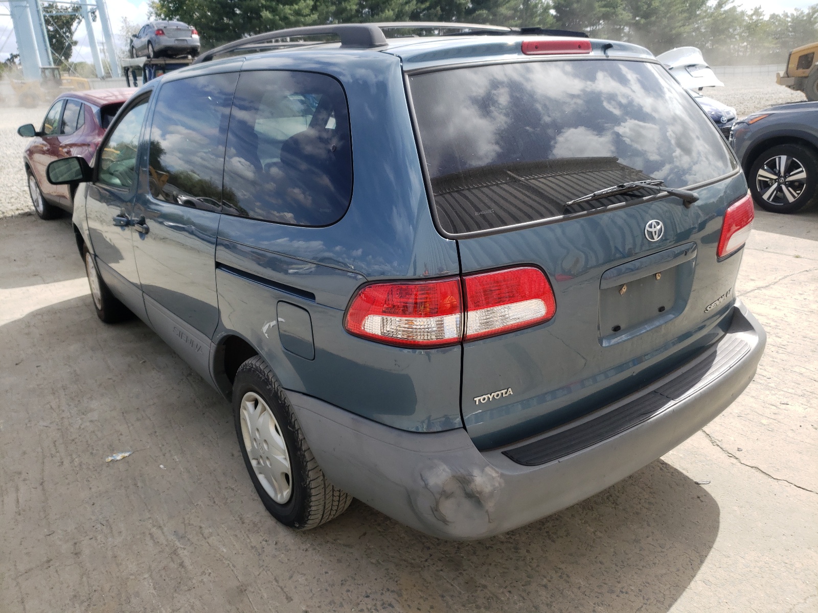 Photo 3 from auction – 2002 TOYOTA SIENNA LE with VIN 4T3ZF13C12U486625