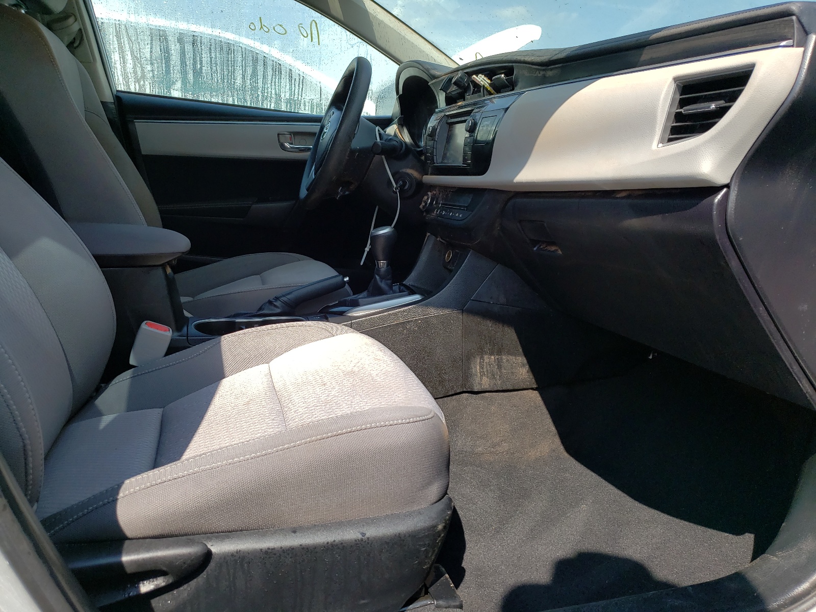 Photo 5 from auction – 2015 TOYOTA COROLLA L with VIN 5YFBURHEXFP258624