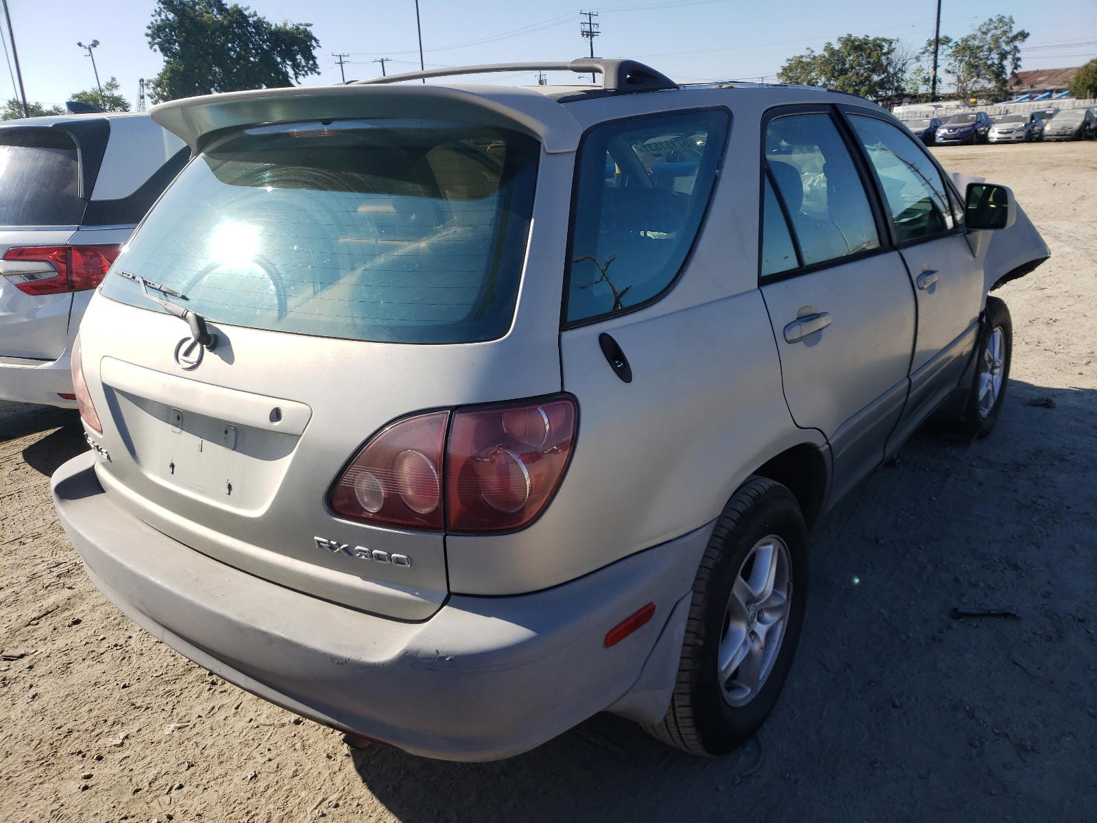 Photo 4 from auction – 2000 LEXUS RX300 with VIN JT6HF10U4Y0155874