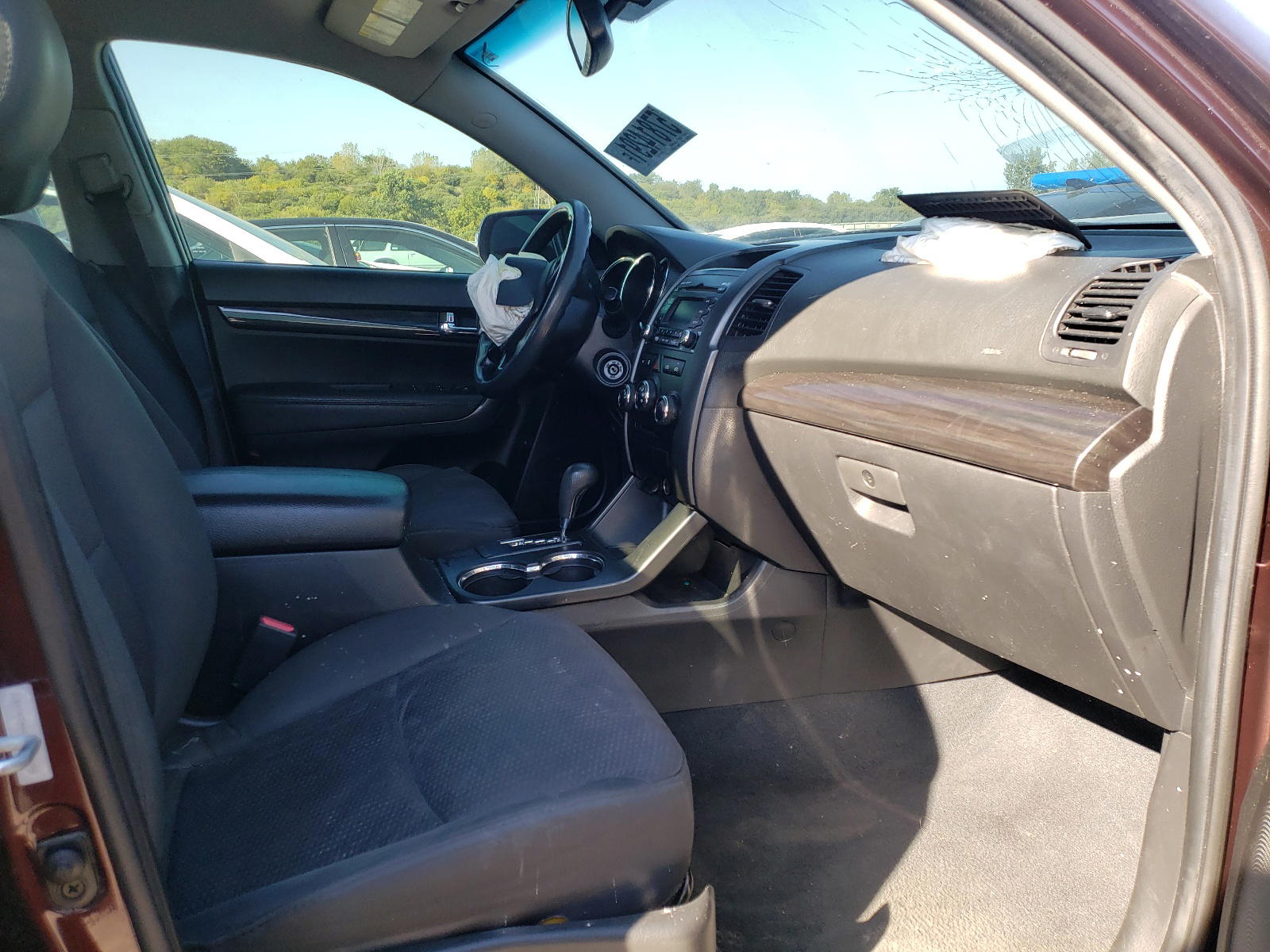 Photo 5 from auction – 2012 KIA SORENTO with VIN 5XYKT4A18CG235050