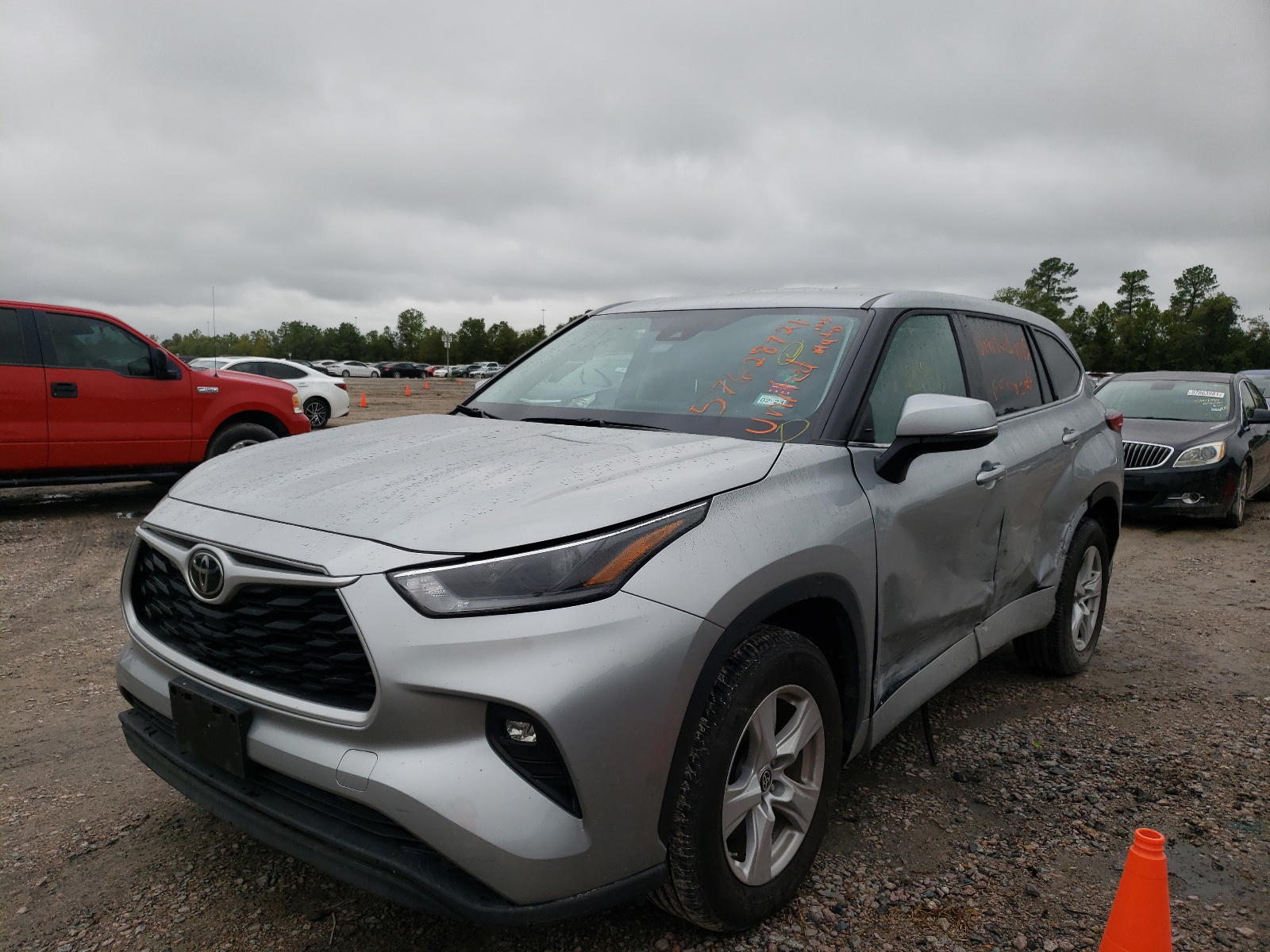 Photo 2 from auction – 2021 TOYOTA HIGHLANDER with VIN 5TDZZRAH5MS052782