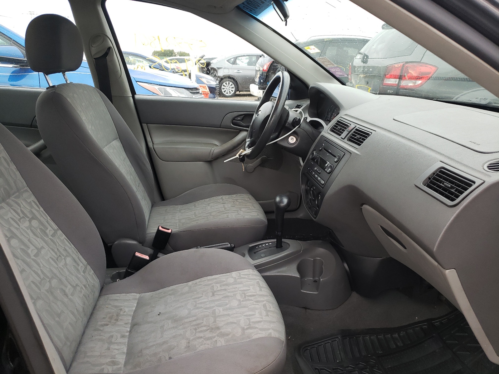 Photo 5 from auction – 2005 FORD FOCUS ZX4 with VIN 1FAFP34N35W262697