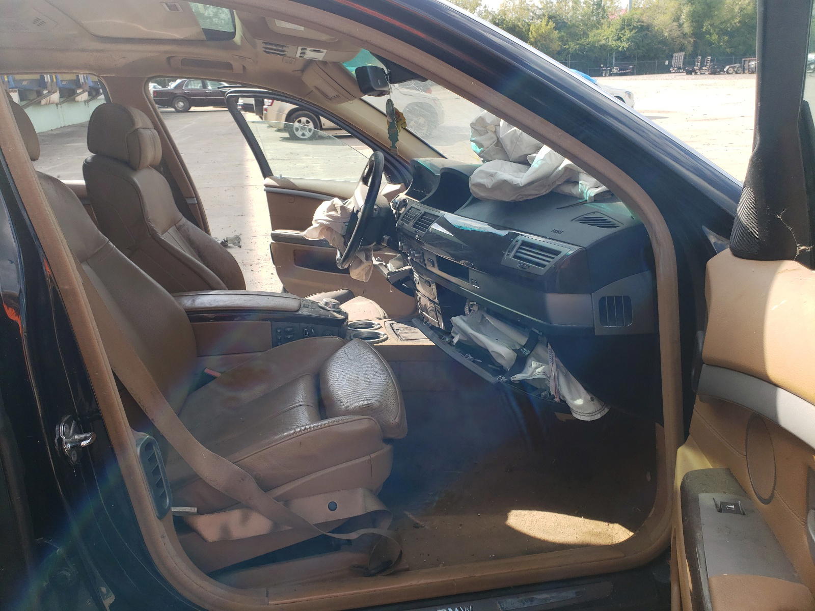 Photo 5 from auction – 2007 BMW 750 with VIN WBAHN83557DT77109