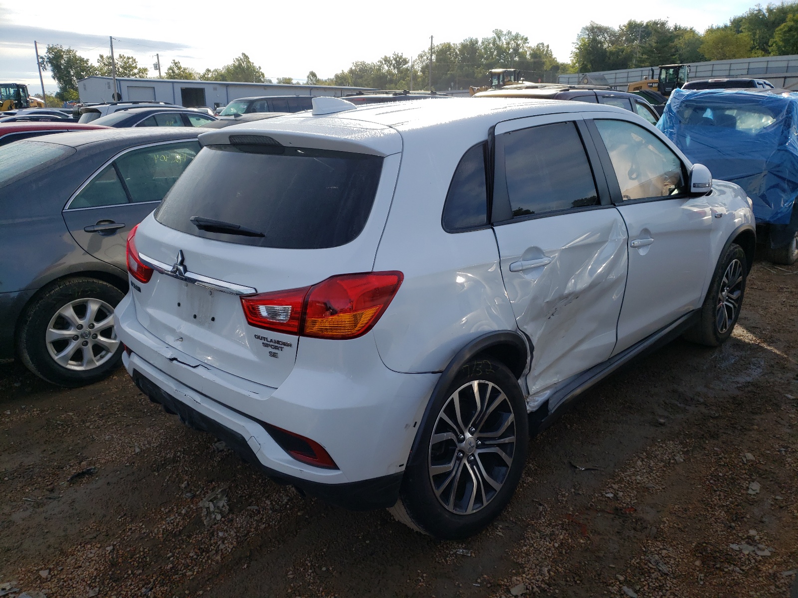Photo 4 from auction – 2019 MITSUBISHI OUTLANDER with VIN JA4AP4AU2KU031345
