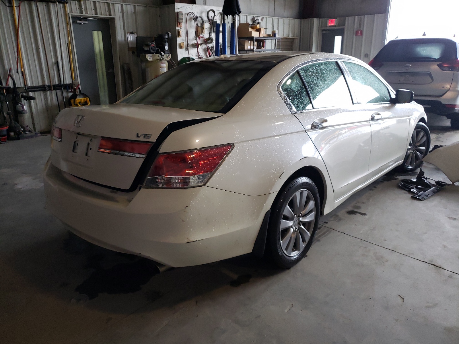 Photo 4 from auction – 2011 HONDA ACCORD EXL with VIN 5KBCP3F83BB003987
