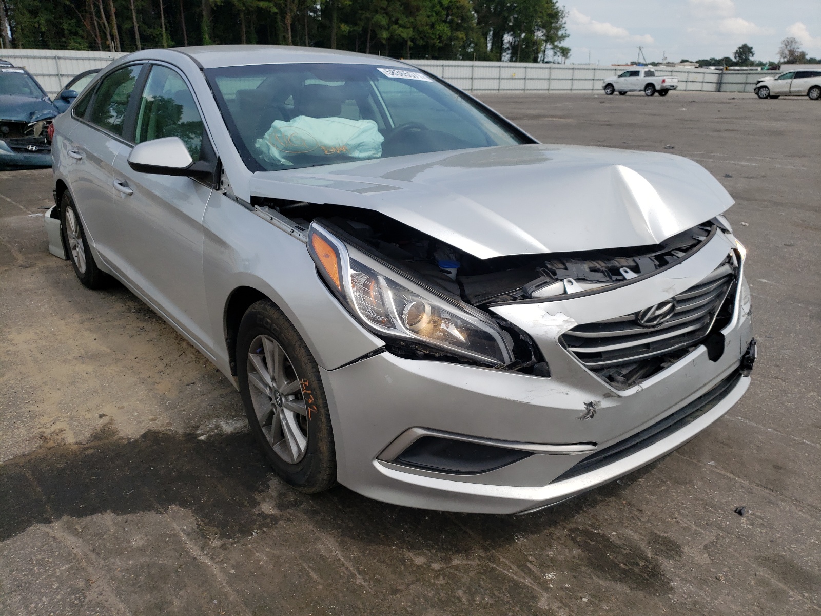HYUNDAI SONATA SE 2017 with VIN 5NPE24AF4HH547071 - Photo from auction