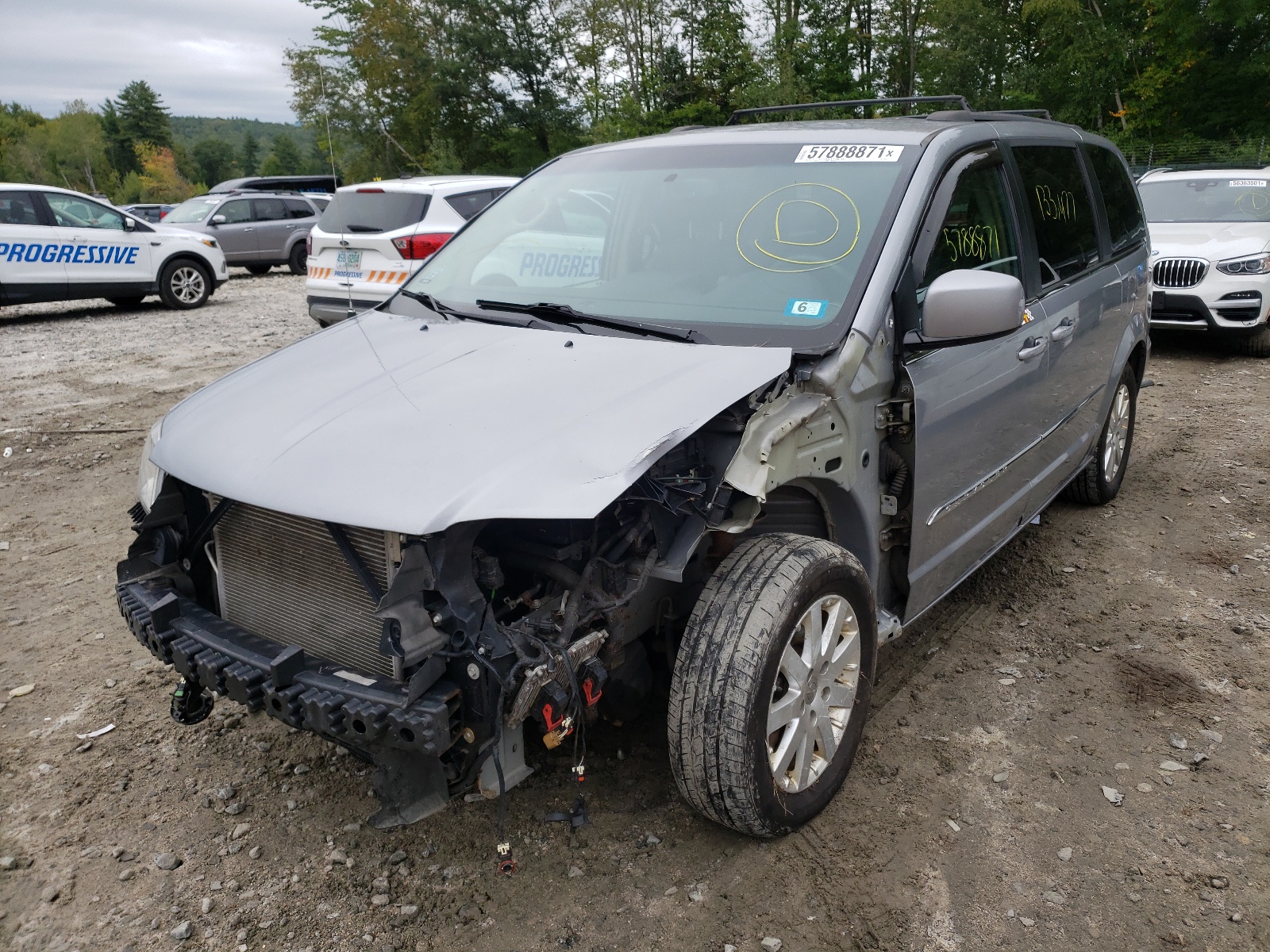 Photo 2 from auction – 2015 CHRYSLER TOWN & COU with VIN 2C4RC1BG1FR588357