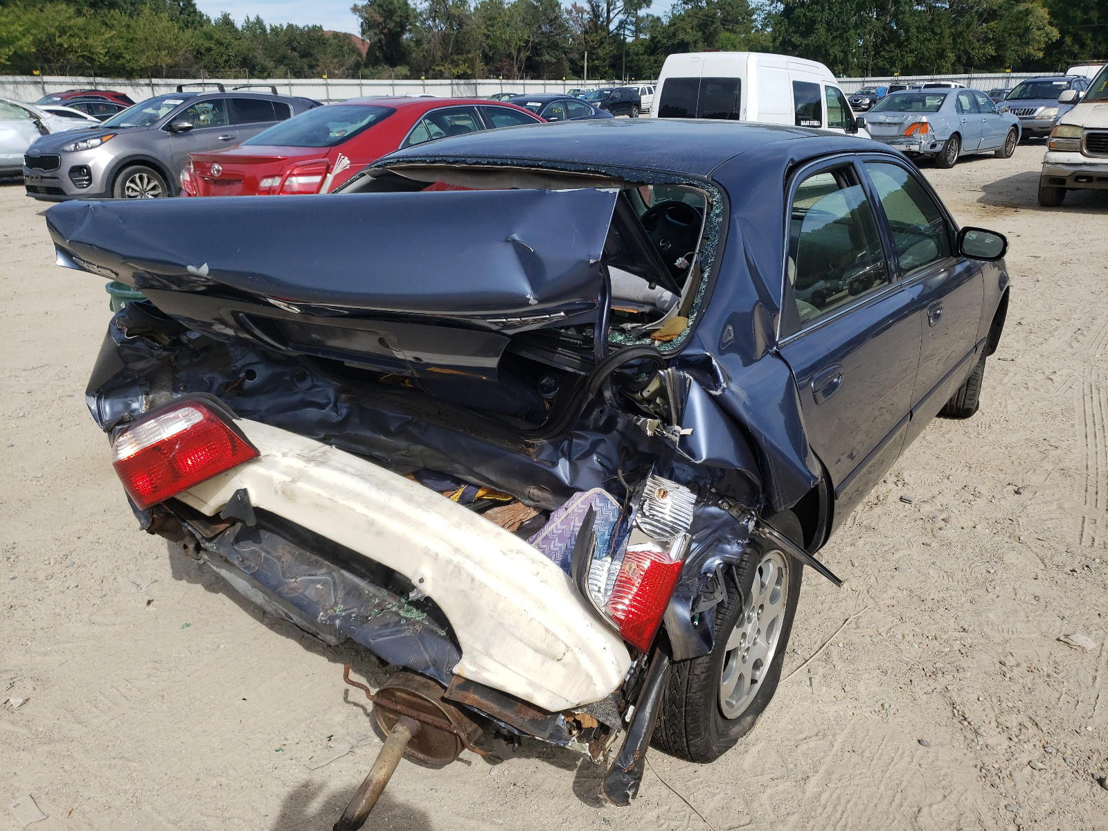 Photo 4 from auction – 2002 MAZDA 626 LX with VIN 1YVGF22C425302942