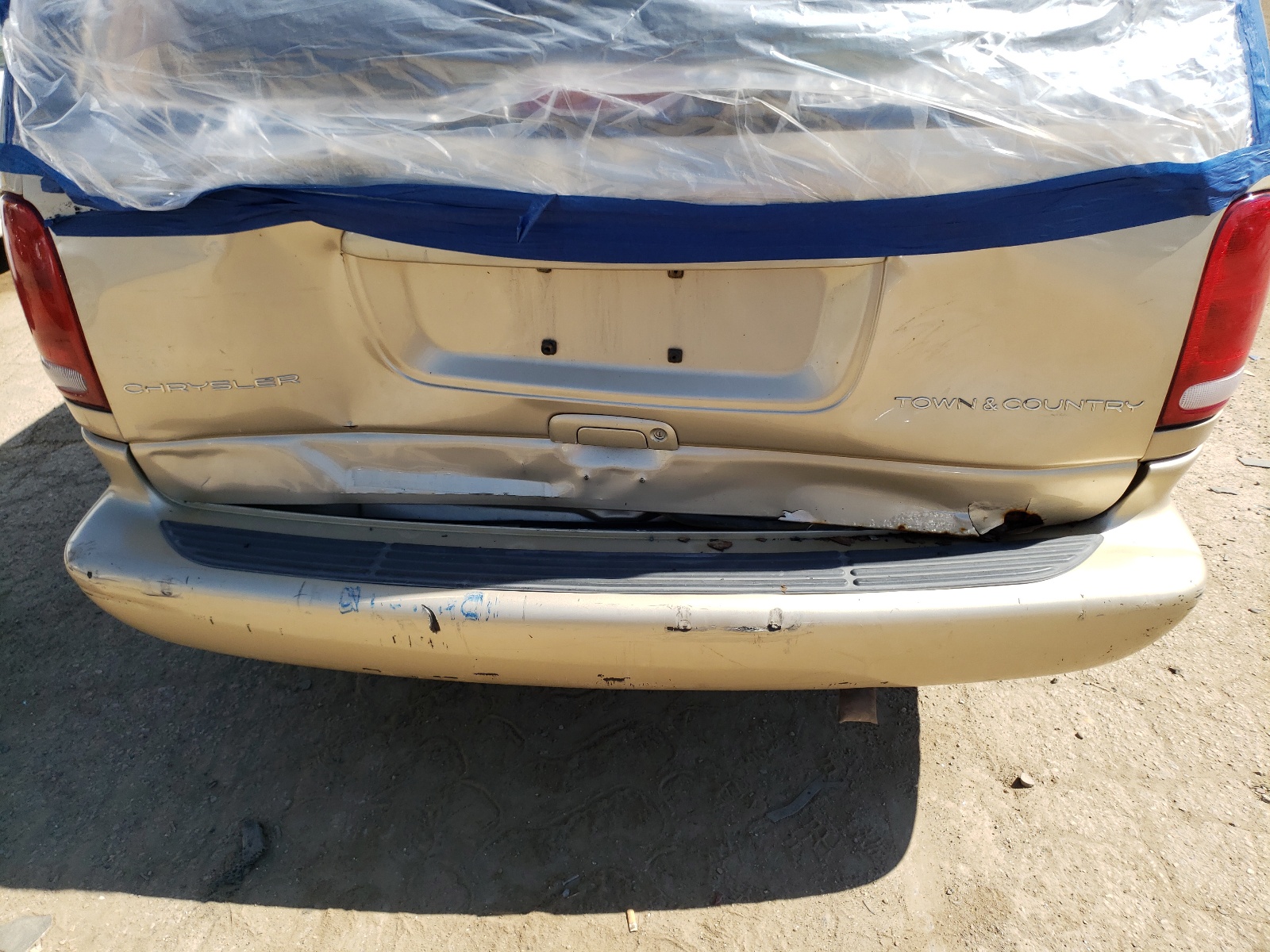 Photo 9 from auction – 2000 CHRYSLER TOWN & COU with VIN 1C4GP54L2YB508658