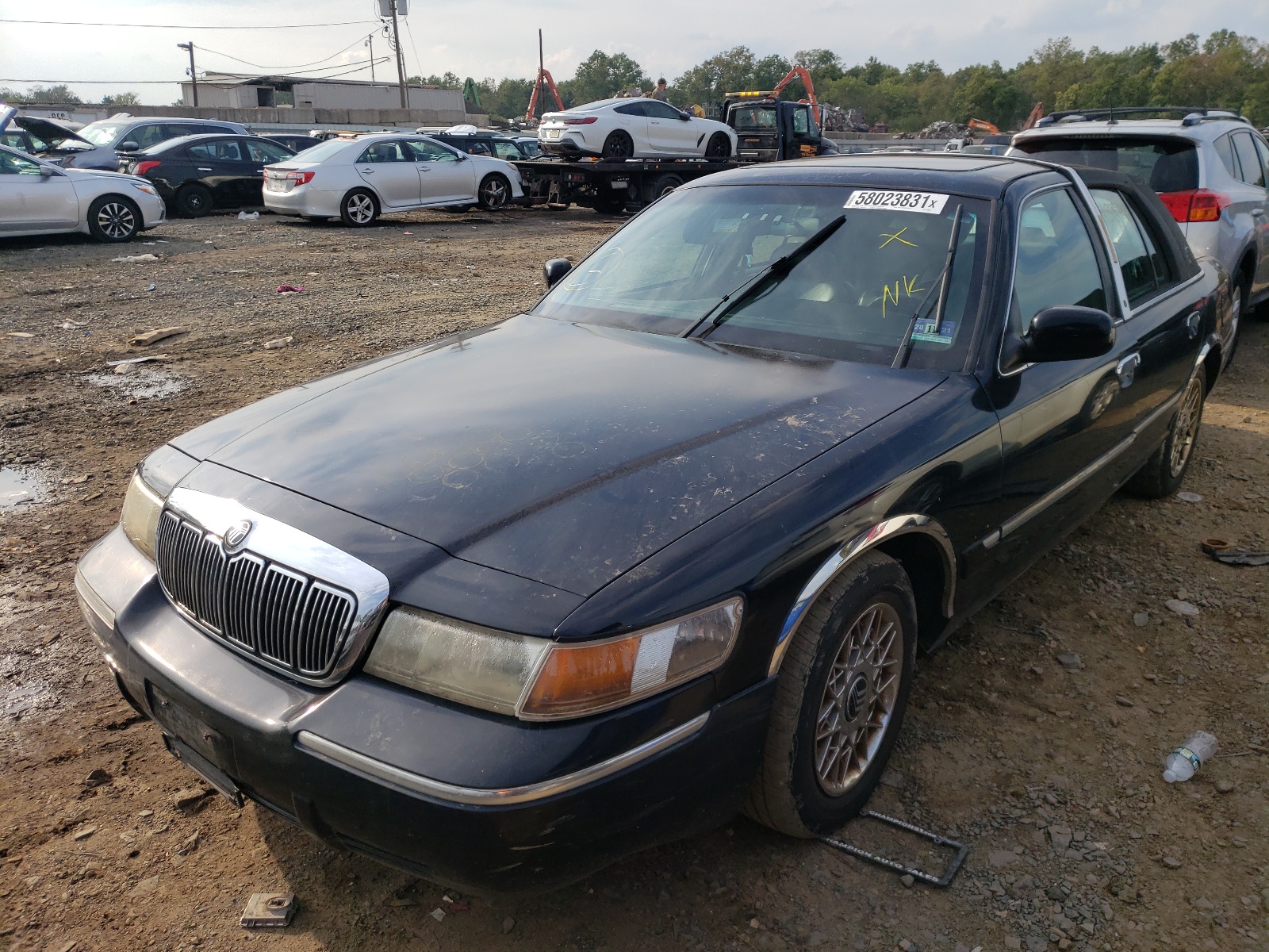 Photo 2 from auction – 2001 MERCURY GRAND MARQ with VIN 2MEFM74W31X700280