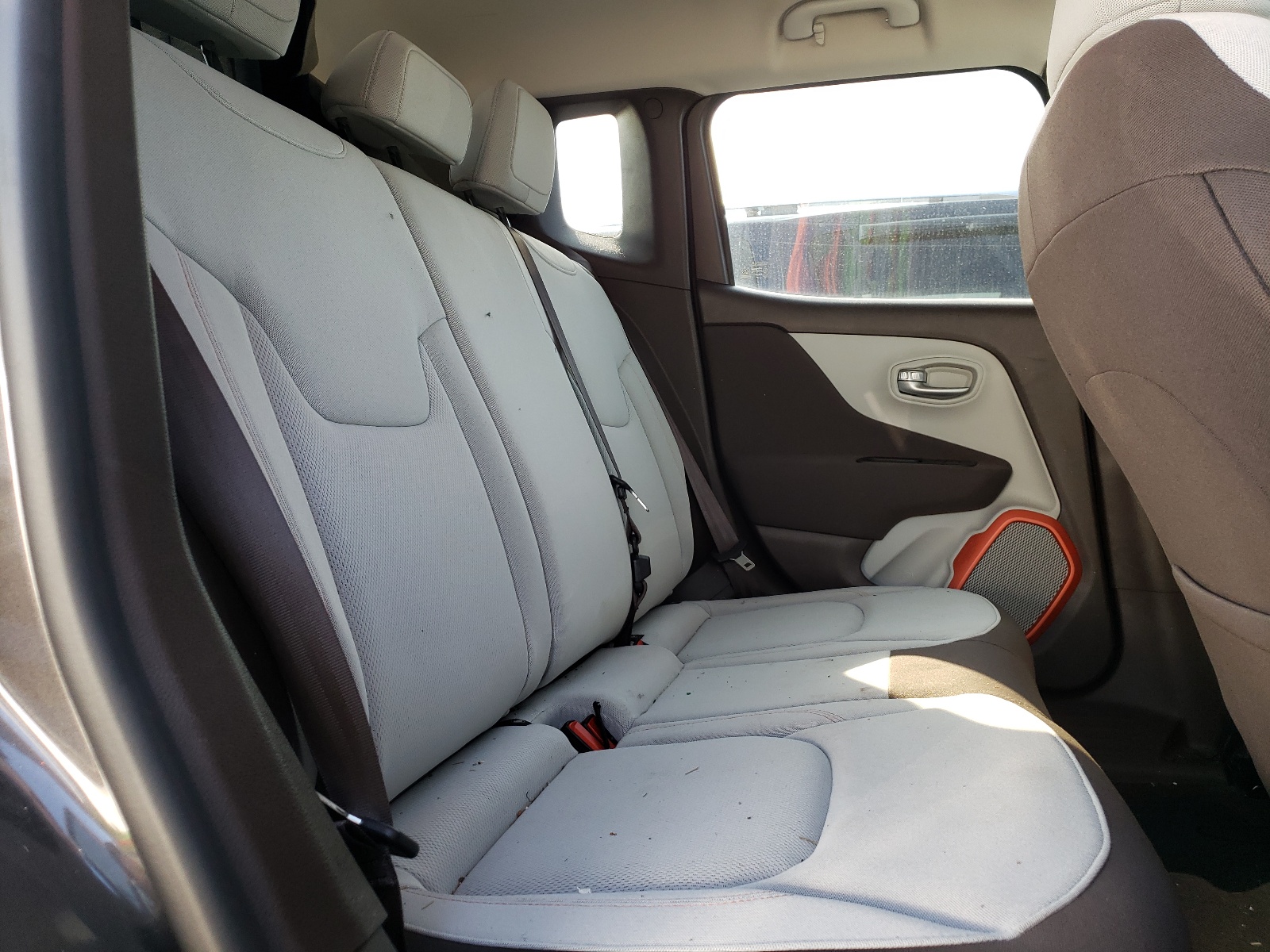 Photo 6 from auction – 2016 JEEP RENEGADE L with VIN ZACCJBBT0GPD65232