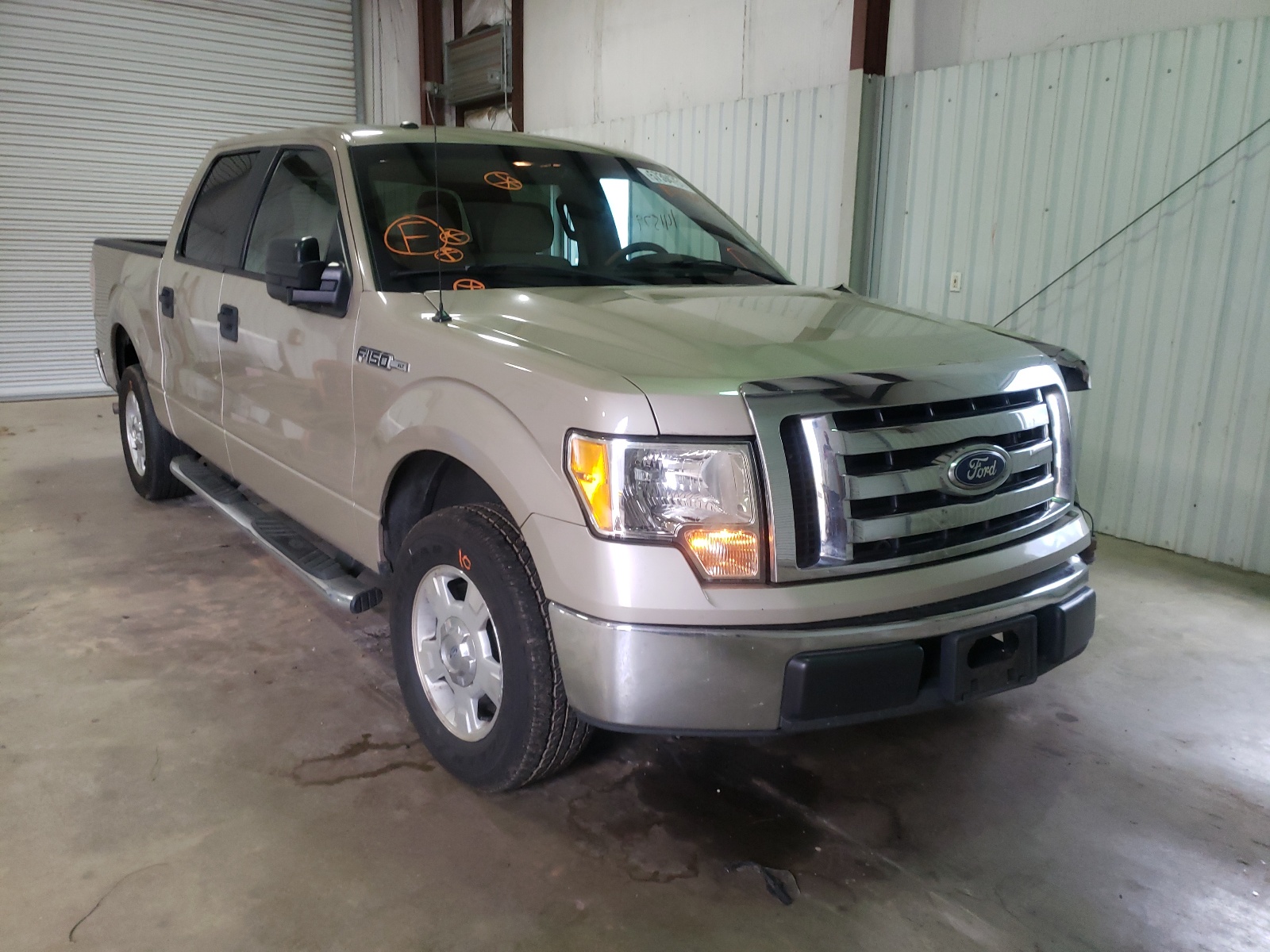 FORD F150 SUPER 2010 مع رقم تعريف المركبة 1FTEW1C83AKE42613 - صورة من المزاد