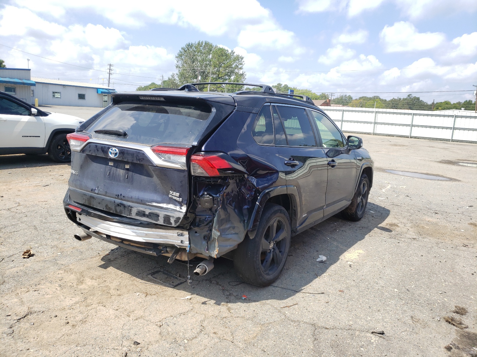 Photo 4 from auction – 2020 TOYOTA RAV4 XSE with VIN JTMEWRFV2LJ037979