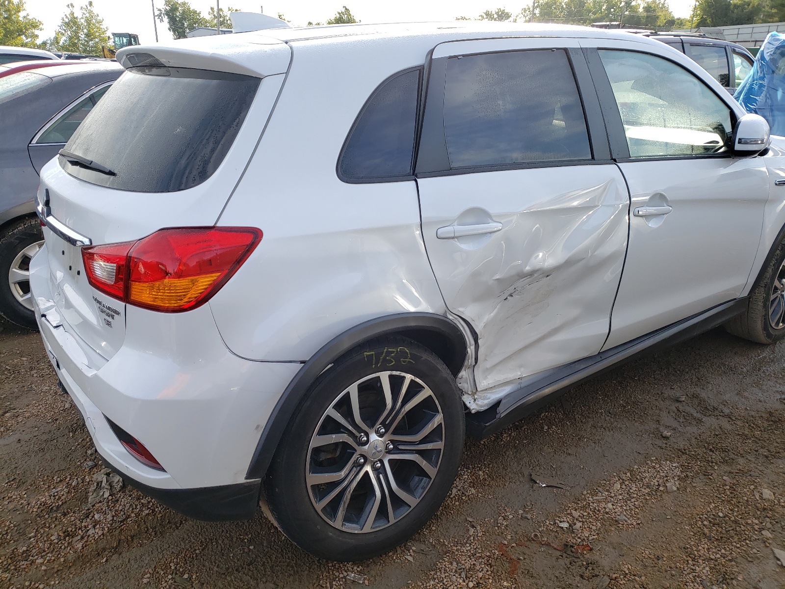 Photo 9 from auction – 2019 MITSUBISHI OUTLANDER with VIN JA4AP4AU2KU031345