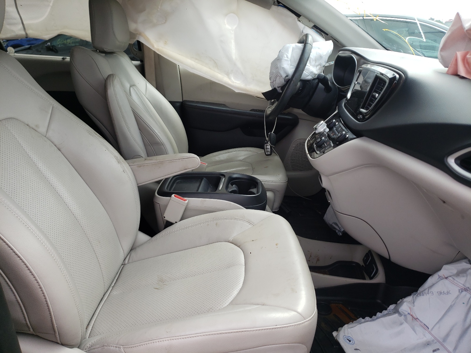 Фото 5 с аукциона – 2018 CHRYSLER PACIFICA T с VIN 2C4RC1BG7JR159104