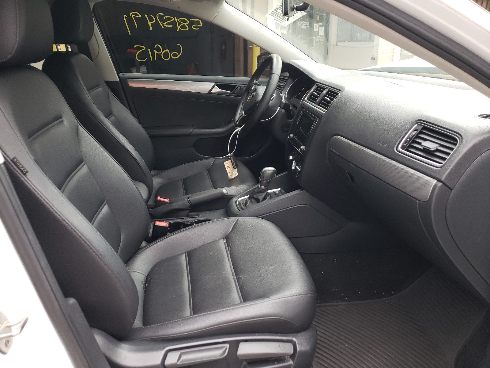 Photo 5 from auction – 2017 VOLKSWAGEN JETTA SE with VIN 3VWDB7AJ5HM200678