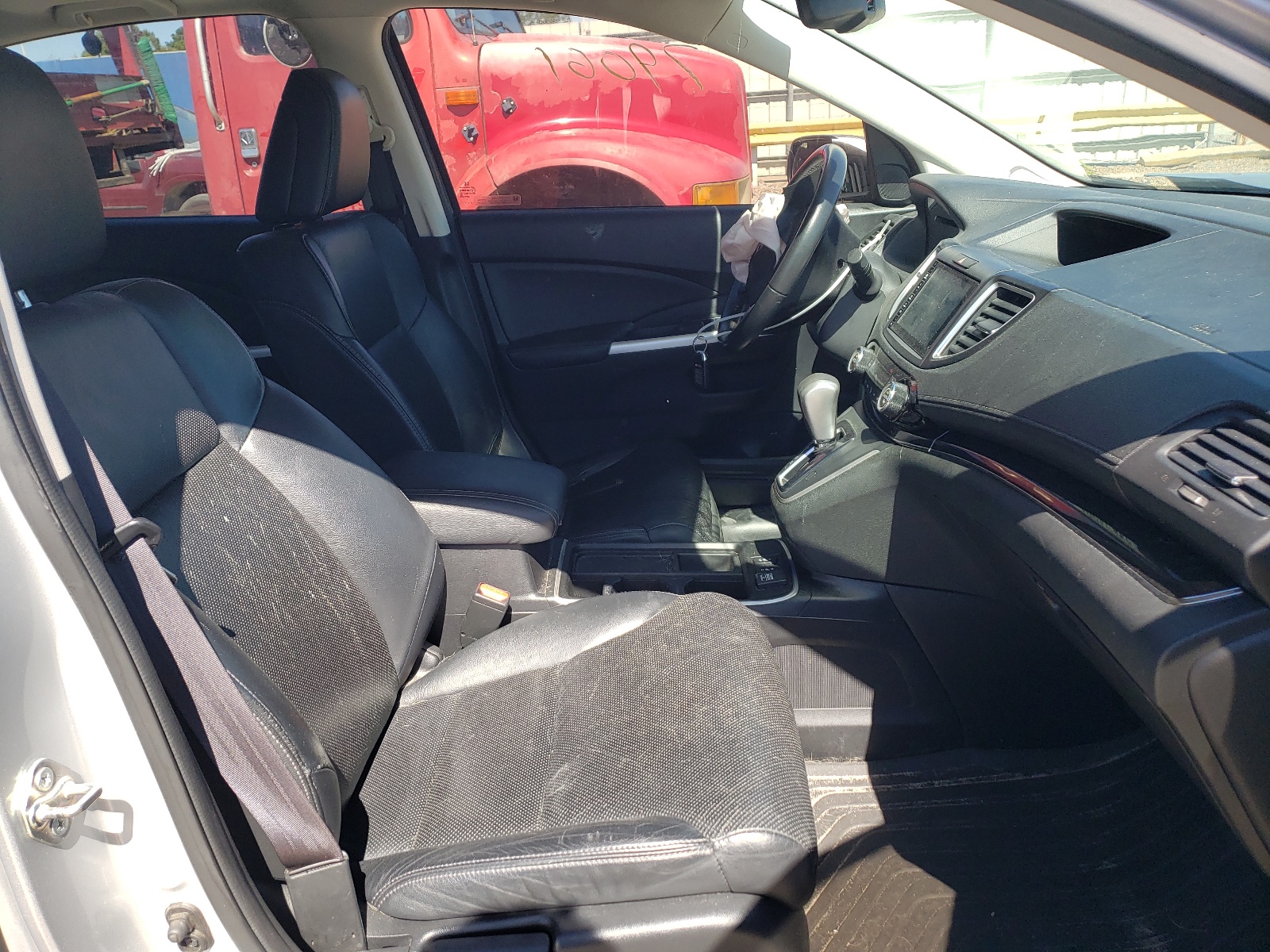 Photo 5 from auction – 2016 HONDA CR-V EXL with VIN 2HKRM3H77GH500216
