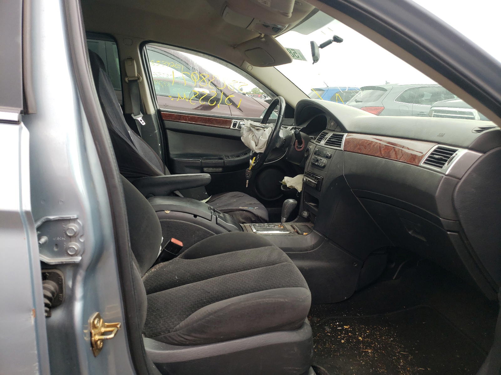 Photo 5 from auction – 2005 CHRYSLER PACIFICA with VIN 2C4GM68405R551930