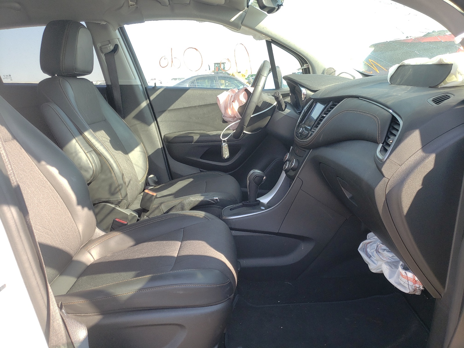 Photo 5 from auction – 2021 CHEVROLET TRAX 1LT with VIN KL7CJPSB6MB345705