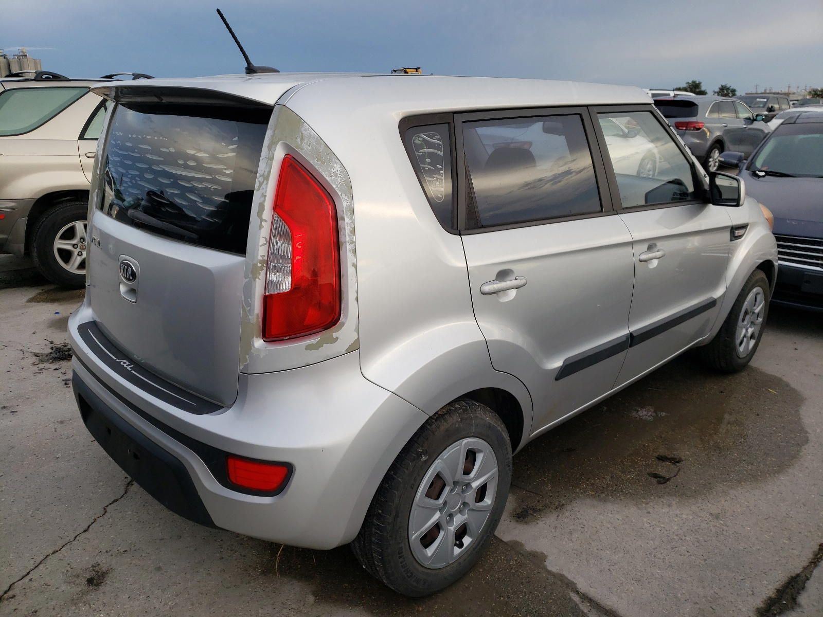 Photo 4 from auction – 2013 KIA SOUL with VIN KNDJT2A55D7484181