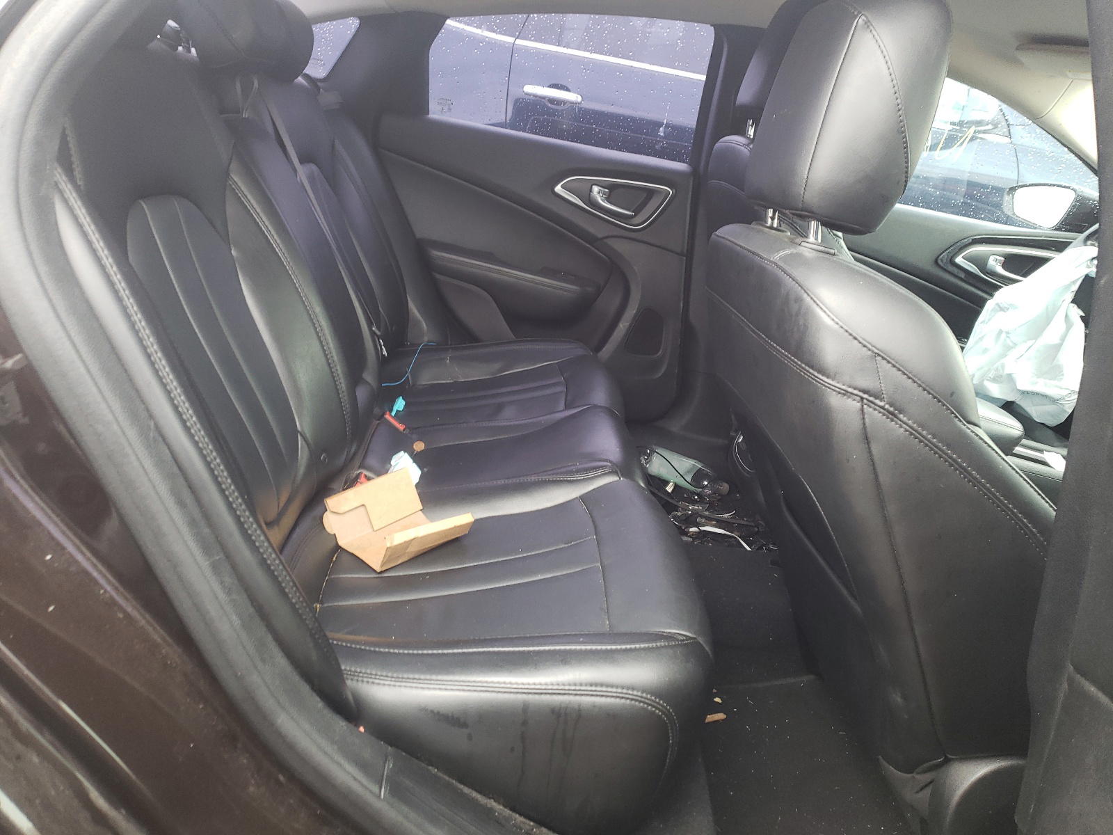 Photo 6 from auction – 2015 CHRYSLER 200 C with VIN 1C3CCCCG3FN524242