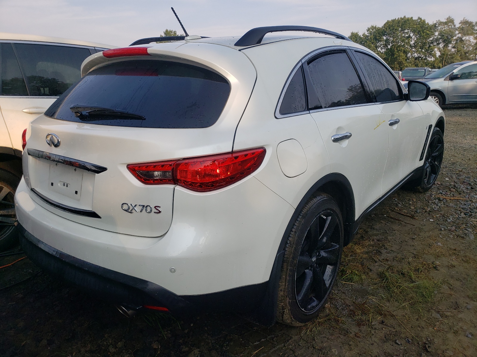 Photo 4 from auction – 2017 INFINITI QX70 with VIN JN8CS1MW6HM412041