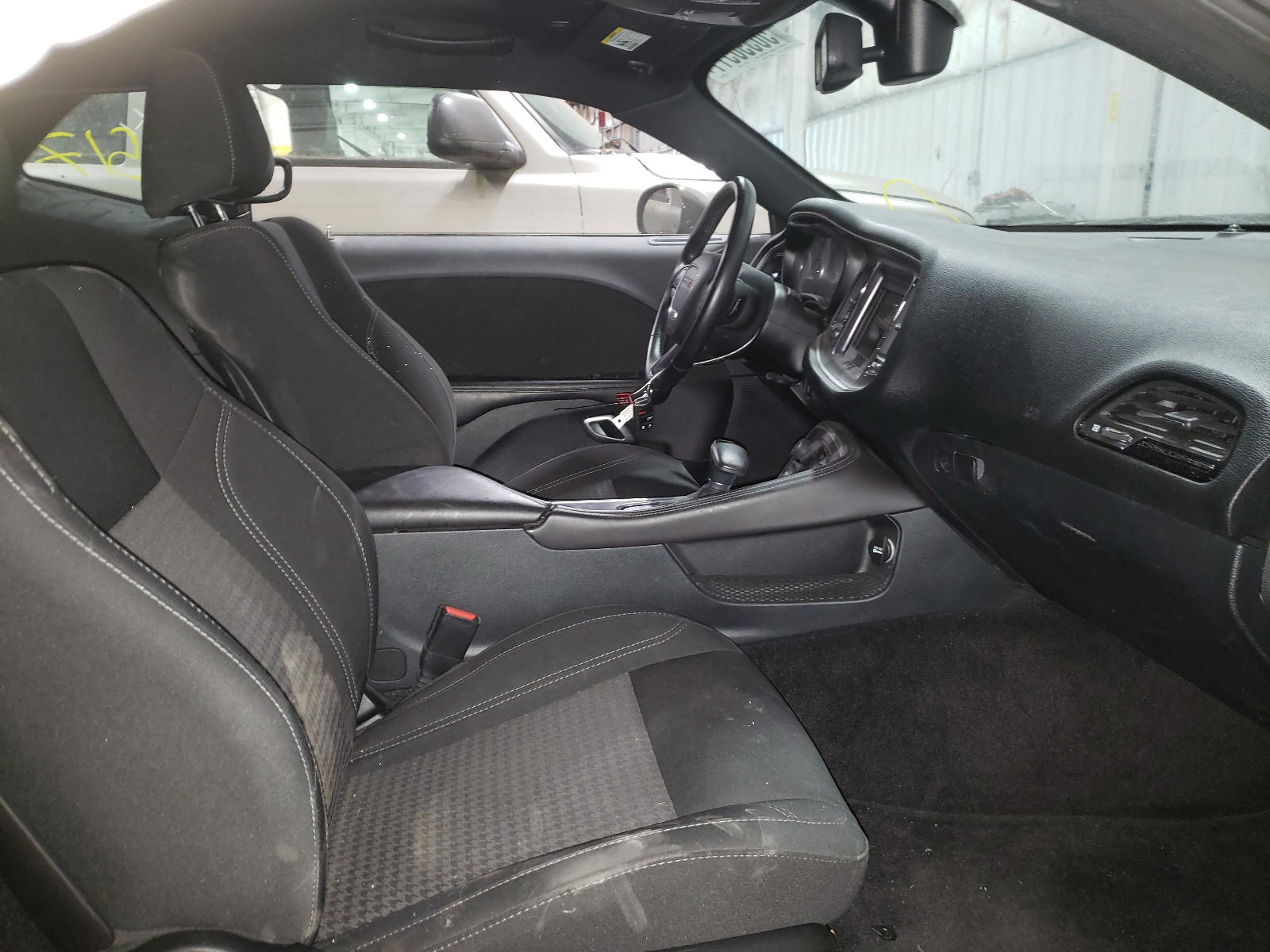 Photo 5 from auction – 2018 DODGE CHALLENGER with VIN 2C3CDZAG2JH241660