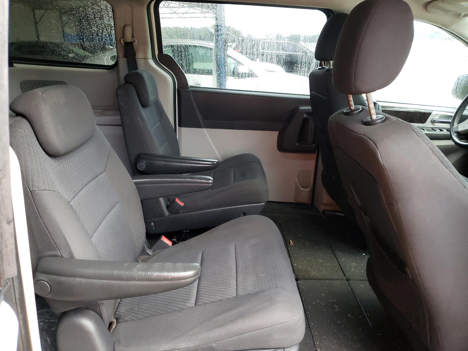Photo 6 from auction – 2010 DODGE GRAND CARA with VIN 2D4RN5D11AR197117