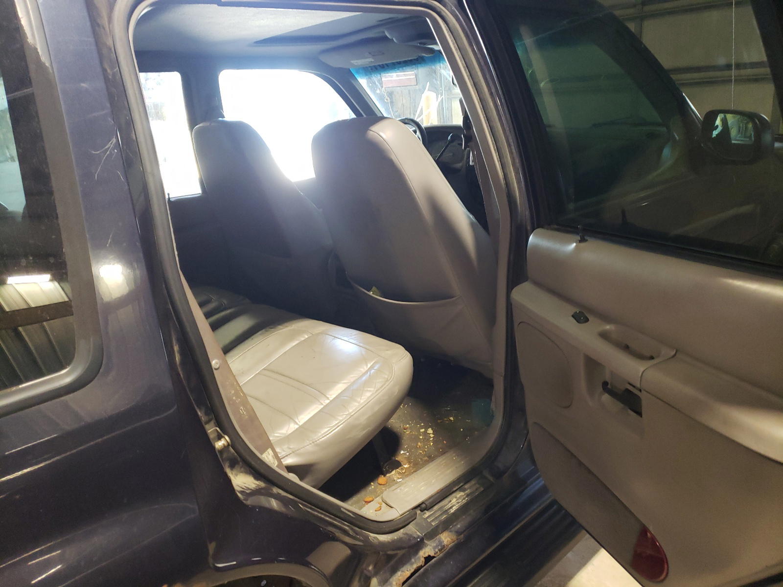 Photo 6 from auction – 2001 FORD EXPLORER X with VIN 1FMZU73E61UB04512