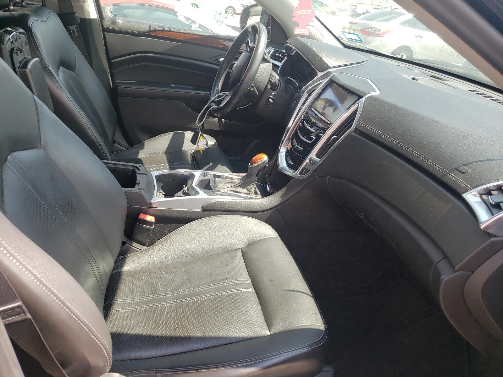 Photo 5 from auction – 2015 CADILLAC SRX with VIN 3GYFNBE36FS510147
