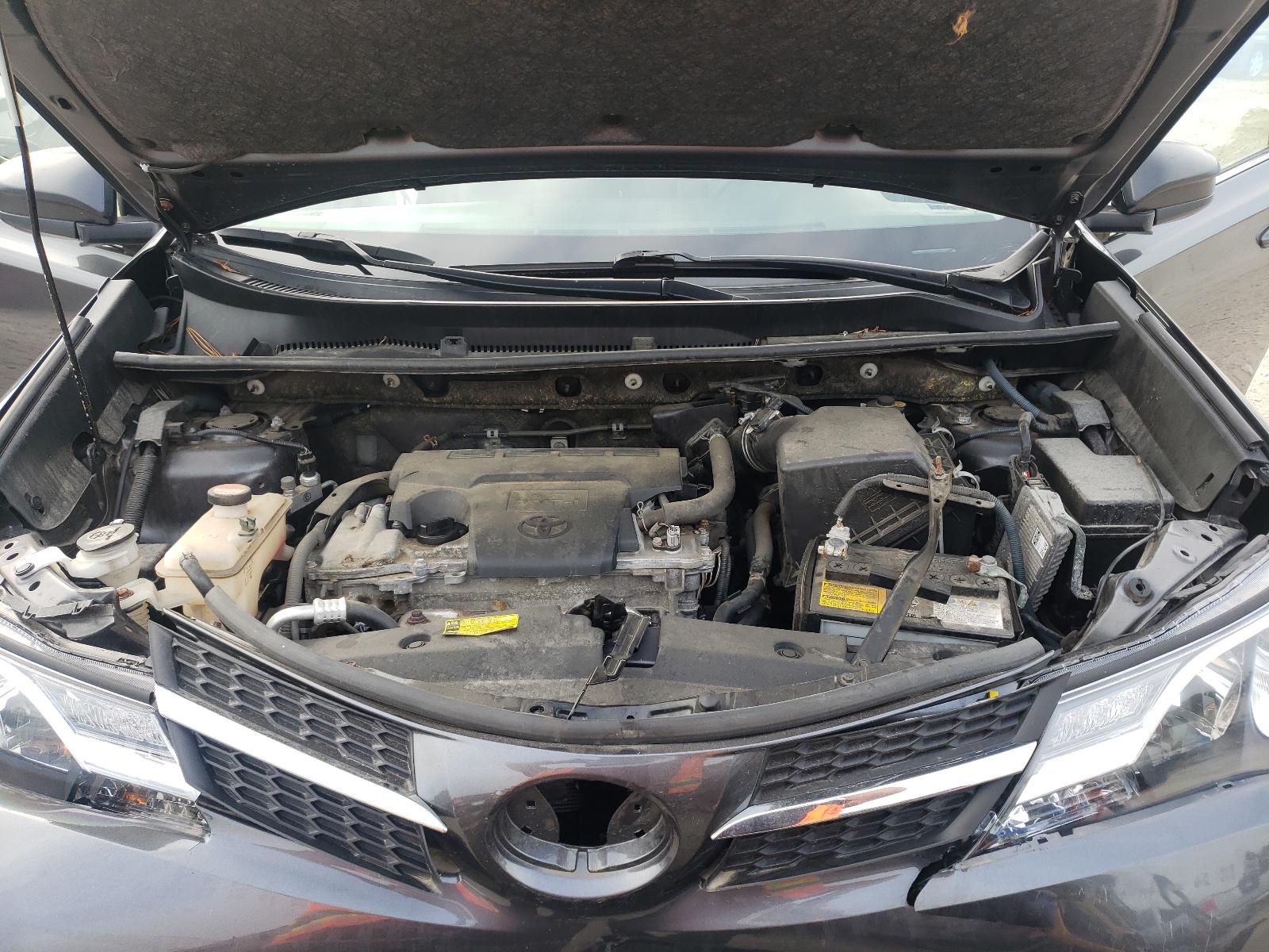 Photo 7 from auction – 2015 TOYOTA RAV4 LE with VIN JTMBFREV1FJ049095