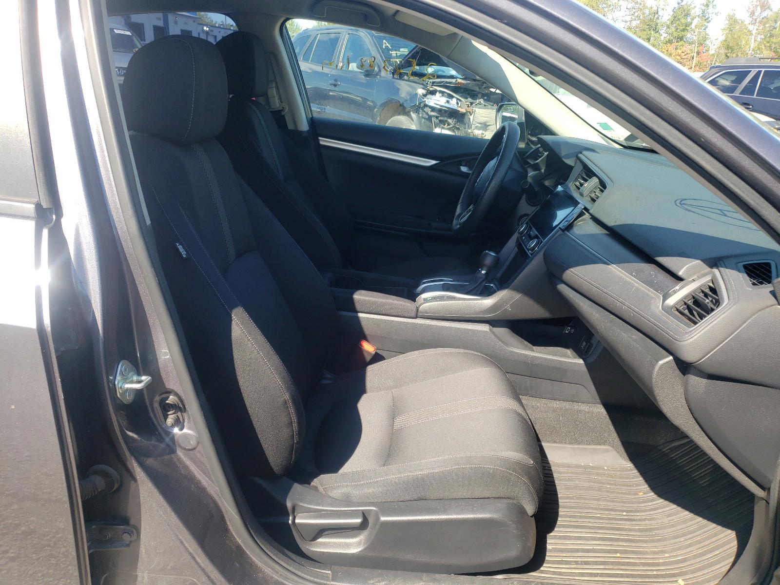 Photo 5 from auction – 2016 HONDA CIVIC LX with VIN 2HGFC2E51GH024087