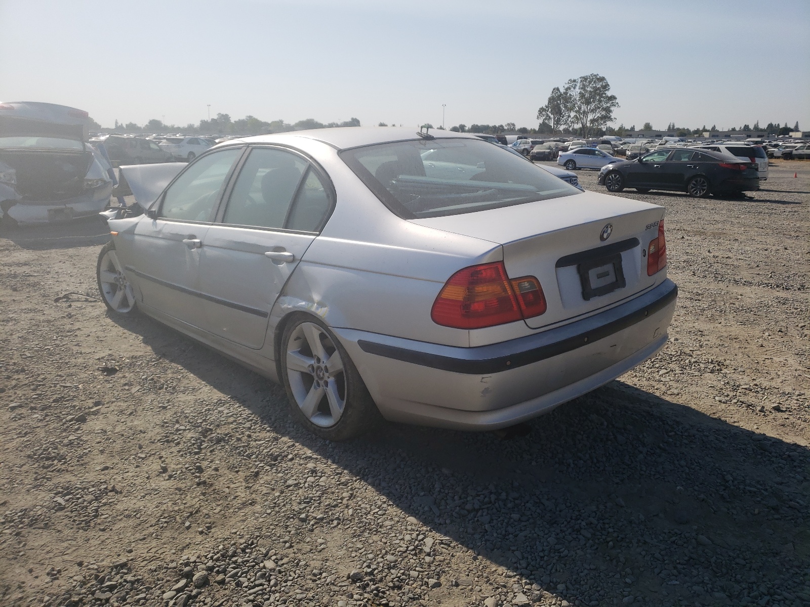 Photo 13 from auction – 2005 BMW 325 I with VIN WBAET37455NJ90098