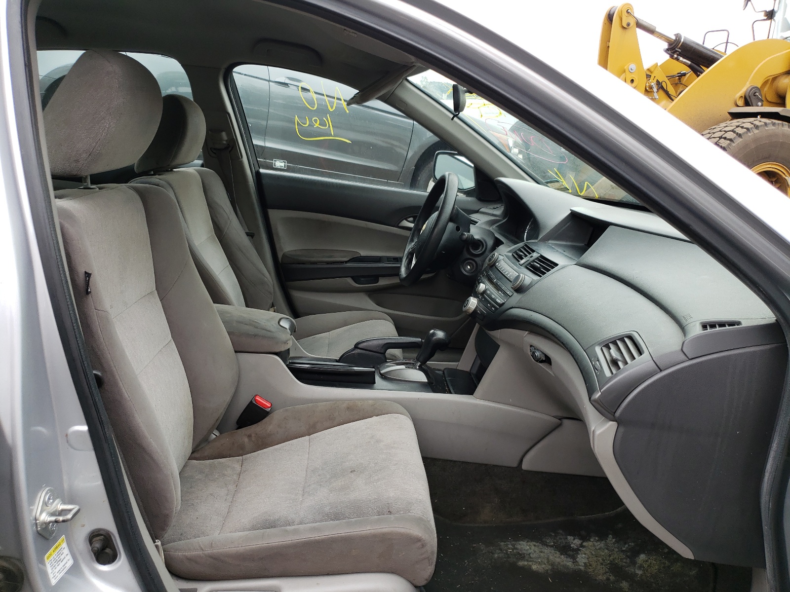 Photo 5 from auction – 2010 HONDA ACCORD LX with VIN 1HGCP2F35AA058575