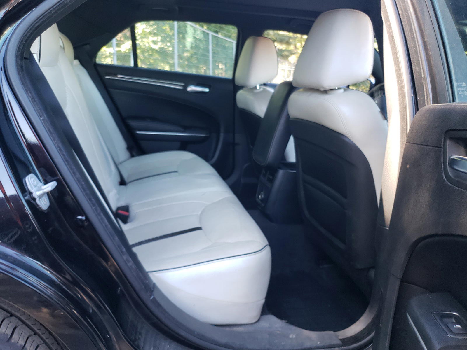 Photo 6 from auction – 2013 CHRYSLER 300 with VIN 2C3CCAAGXDH743549