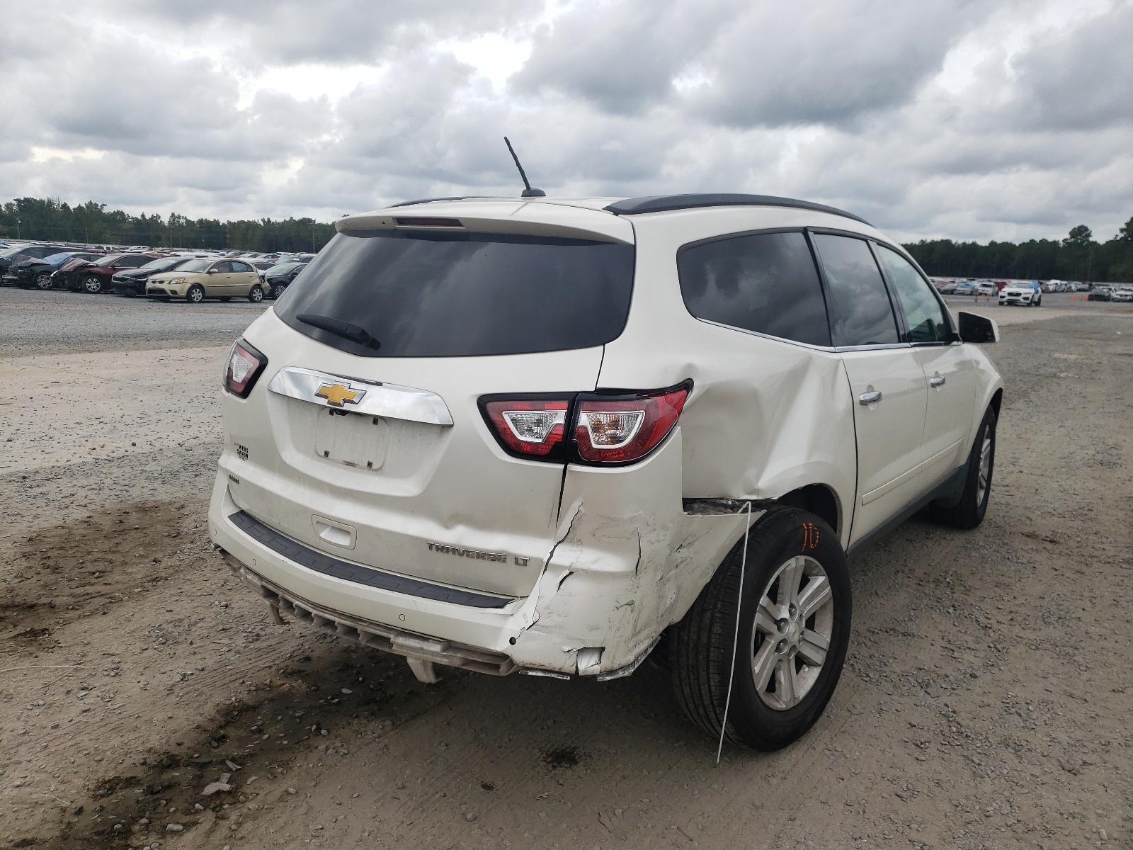 Photo 4 from auction – 2014 CHEVROLET TRAVERSE L with VIN 1GNKVGKDXEJ253659
