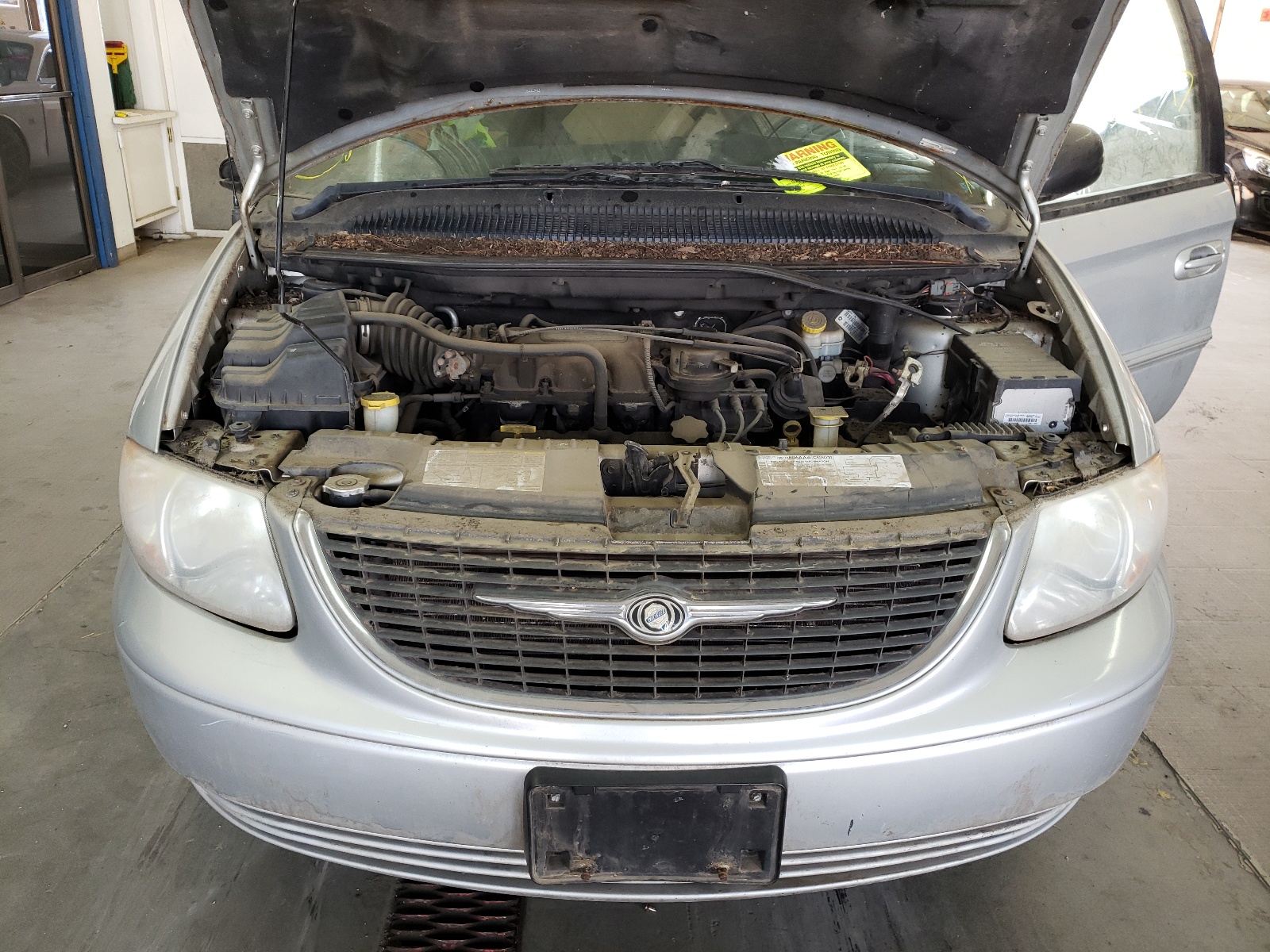 Photo 7 from auction – 2002 CHRYSLER TOWN & COU with VIN 2C4GP44312R755611