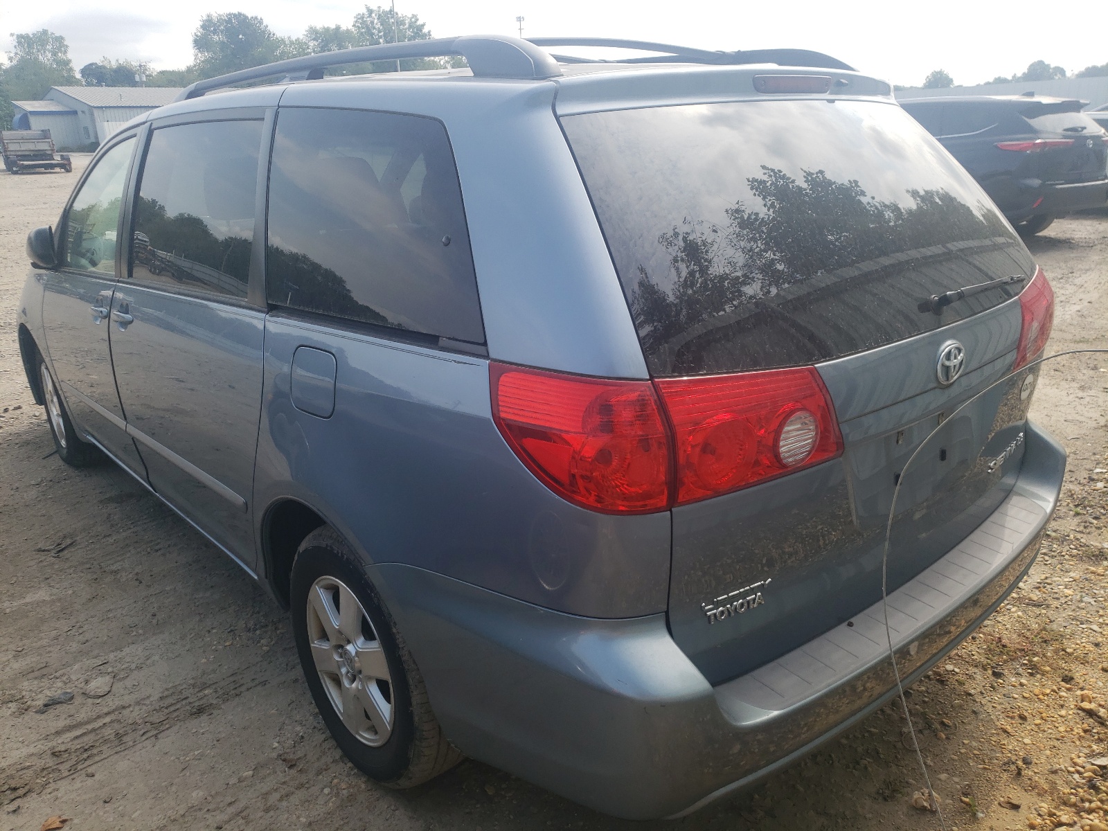 Photo 3 from auction – 2010 TOYOTA SIENNA CE with VIN 5TDKK4CC2AS312559
